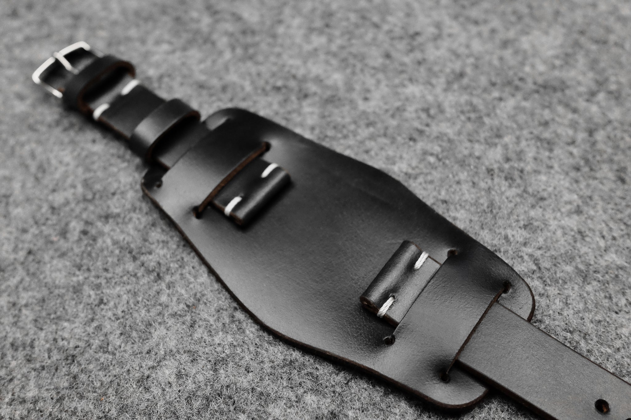 Horween Chromexcel Black Unlined Side Stitch Leather Bund Watch Strap – THE  HOUSE OF STRAPS